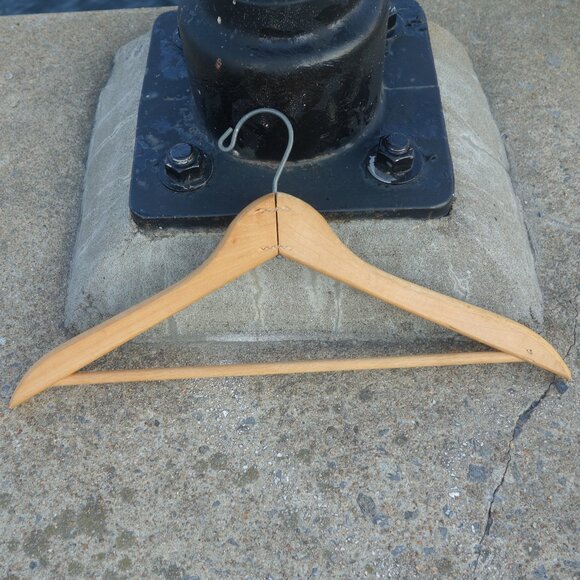 Vintage Ambassador Washington's 500 Room Downtown Hotel Wood Hanger - Picture 8 of 14